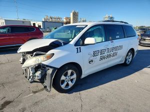 Toyota Sienna LE 3.5L 6 2011
