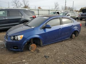 Chevrolet Aveo (Sonic) LT 1.4L 4 2013