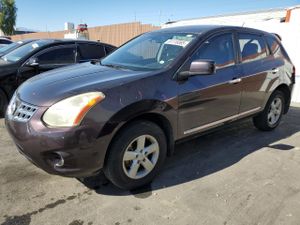 Nissan Rogue S 2.5L 4 2013