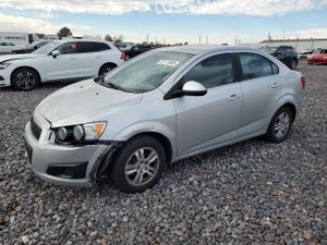 Chevrolet Aveo (Sonic) LT 1.8L 4 2013