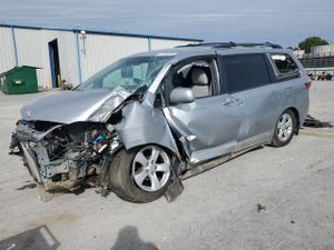Toyota Sienna LE 3.5L 6 2015
