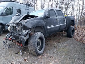 GMC Sierra K2500 DENALI 6.6L 8 2011