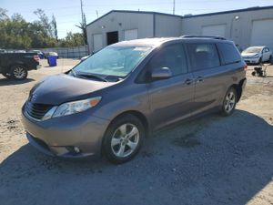 Toyota Sienna LE 3.5L 6 2013
