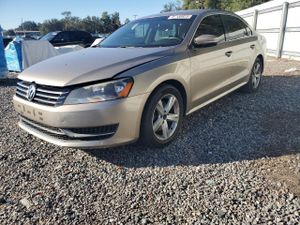 Volkswagen Passat SE 1.8L 4 2015