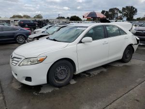 Toyota Camry BASE 2.5L 4 2011