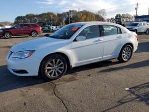 Chrysler 200 TOURING 2.4L 4 2012