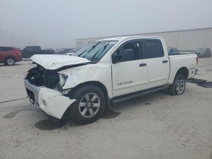 Nissan Titan S 5.6L 8 2014