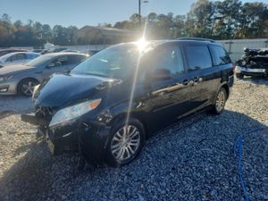 Toyota Sienna XLE 3.5L 6 2011