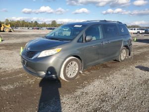 Toyota Sienna XLE 3.5L 6 2012