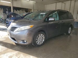 Toyota Sienna XLE 3.5L 6 2012