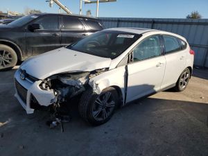 Ford Focus SE 2.0L 4 2014