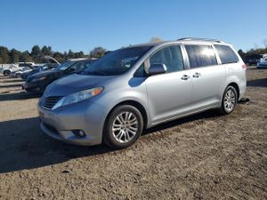 Toyota Sienna XLE 3.5L 6 2011