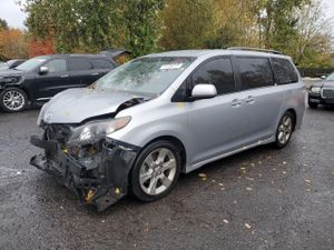 Toyota Sienna SPORT 3.5L 6 2014