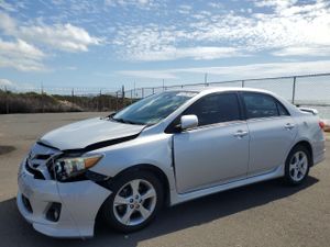 Toyota Corolla BASE 1.8L 4 2013