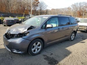 Toyota Sienna LE 3.5L 6 2014