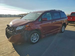 Toyota Sienna XLE 3.5L 6 2015