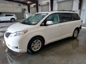 Toyota Sienna XLE 3.5L 6 2013