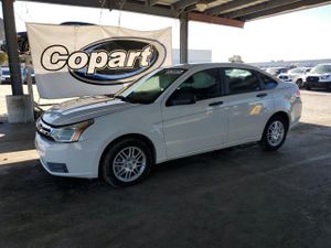 Ford Focus SE 2.0L 4 2011