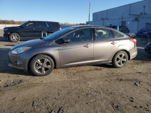 Ford Focus SE 2.0L 4 2014