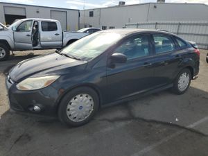 Ford Focus SE 2.0L 4 2012