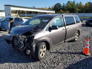 Toyota Sienna LE 3.5L 6 2015