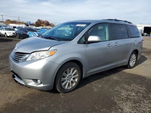 Toyota Sienna XLE 3.5L 6 2012