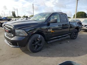 RAM 1500 ST 5.7L 8 2015
