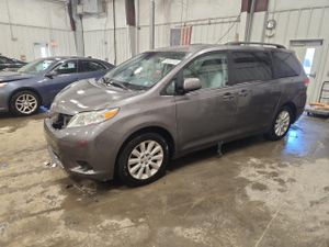Toyota Sienna LE 3.5L 6 2013