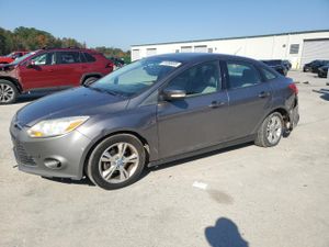 Ford Focus SE 2.0L 4 2013
