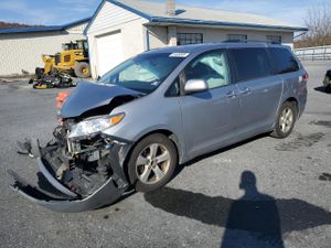 Toyota Sienna LE 3.5L 6 2012