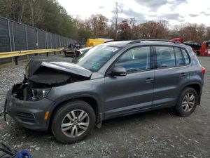 Volkswagen Tiguan S 2.0L 4 2015