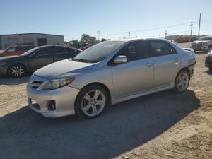 Toyota Corolla BASE 1.8L 4 2013