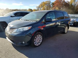 Toyota Sienna XLE 3.5L 6 2011