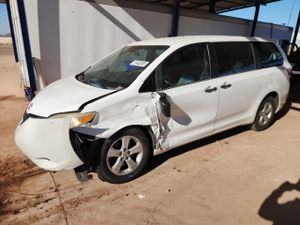 Toyota Sienna 3.5L 6 2015
