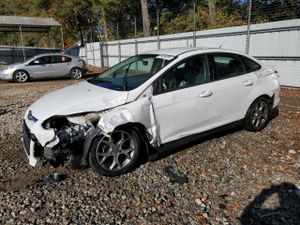 Ford Focus SE 2.0L 4 2014