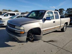 Chevrolet Silverado 1500 C1500 4.8L 8 2002