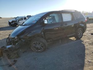 Toyota Sienna LE 3.5L 6 2015