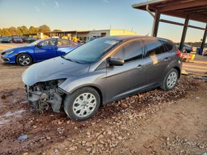 Ford Focus SE 2.0L 4 2012