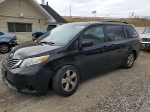 Toyota Sienna LE 3.5L 6 2011