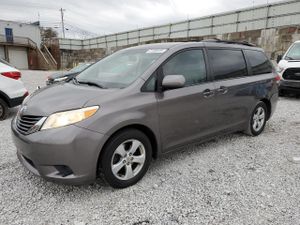 Toyota Sienna LE 3.5L 6 2012