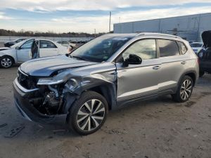 Volkswagen Taos SE 1.5L 4 2024