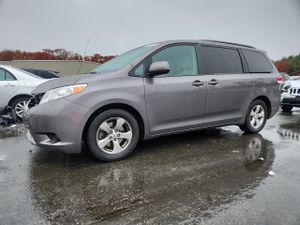 Toyota Sienna LE 3.5L 6 2012