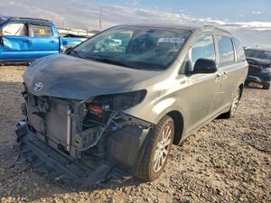 Toyota Sienna LE 3.5L 6 2011