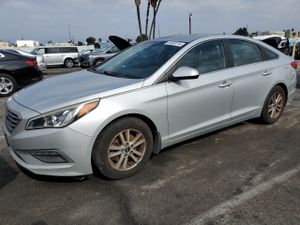 Hyundai Sonata SE 2.4L 4 2015