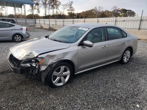 Volkswagen Passat S 1.8L 4 2014
