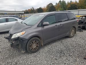 Toyota Sienna XLE 3.5L 6 2011