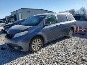 Toyota Sienna LE 3.5L 6 2015