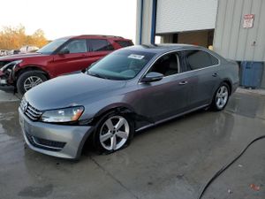Volkswagen Passat SE 2.0L 4 2012