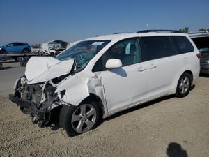Toyota Sienna LE 3.5L 6 2015