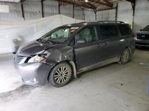 Toyota Sienna XLE 3.5L 6 2012